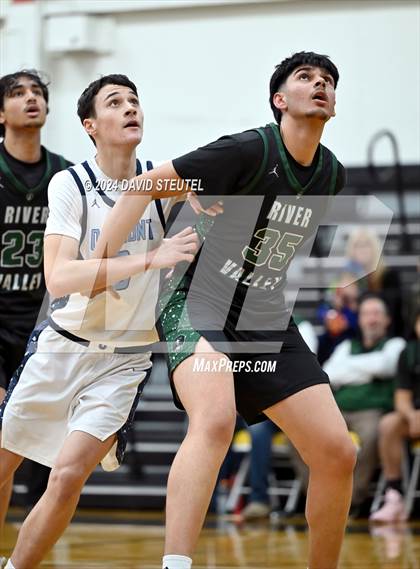 Thumbnail 3 in River Valley vs. Oakmont (Mel Good Holiday Classic) photogallery.