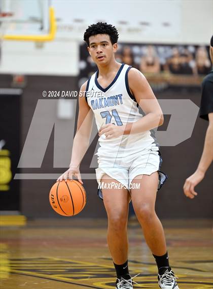 Thumbnail 1 in River Valley vs. Oakmont (Mel Good Holiday Classic) photogallery.