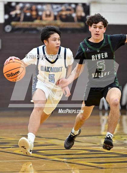 Thumbnail 1 in River Valley vs. Oakmont (Mel Good Holiday Classic) photogallery.