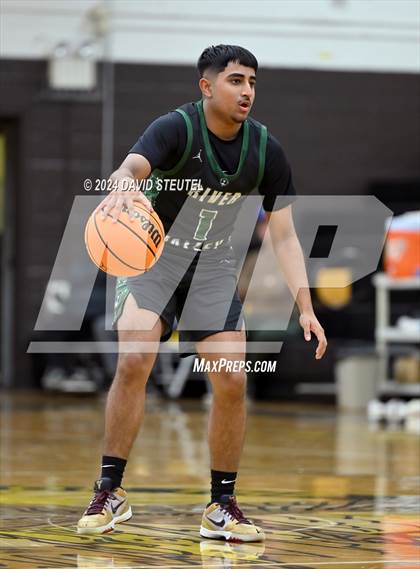 Thumbnail 3 in River Valley vs. Oakmont (Mel Good Holiday Classic) photogallery.