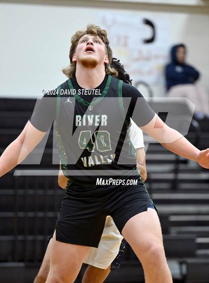 Thumbnail 3 in River Valley vs. Oakmont (Mel Good Holiday Classic) photogallery.