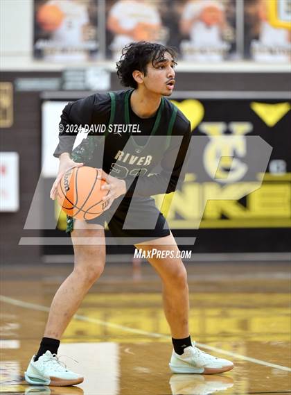 Thumbnail 2 in River Valley vs. Oakmont (Mel Good Holiday Classic) photogallery.