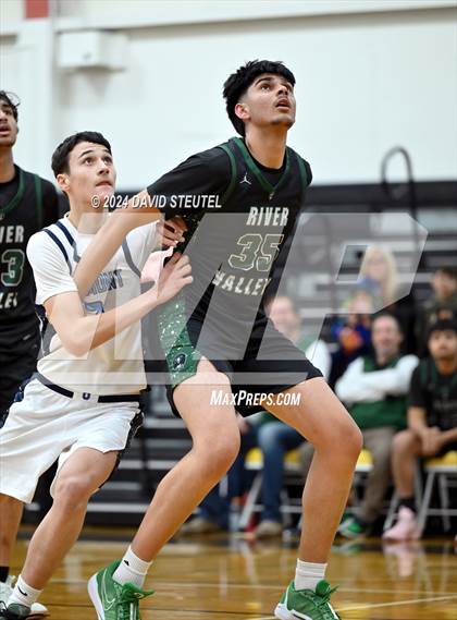 Thumbnail 2 in River Valley vs. Oakmont (Mel Good Holiday Classic) photogallery.