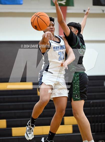 Thumbnail 3 in River Valley vs. Oakmont (Mel Good Holiday Classic) photogallery.