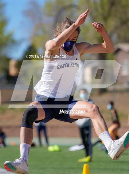 Thumbnail 3 in Los Alamos Track and Field Invitational  photogallery.