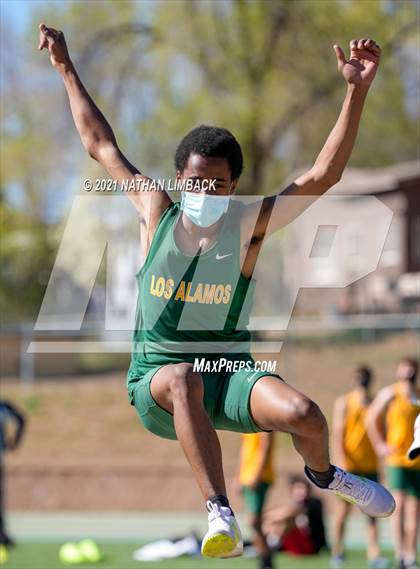 Thumbnail 2 in Los Alamos Track and Field Invitational  photogallery.