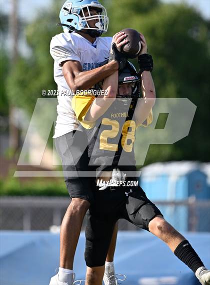Thumbnail 1 in Villa Park @ Foothill photogallery.