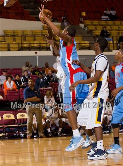 Thumbnail 1 in Hirschi vs. Arlington Heights (Fantasy of Lights Tournament) photogallery.
