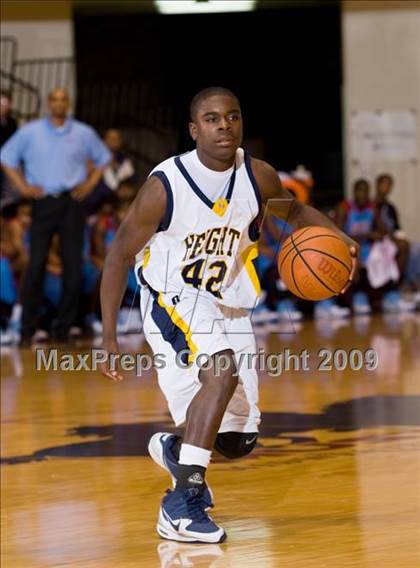 Thumbnail 2 in Hirschi vs. Arlington Heights (Fantasy of Lights Tournament) photogallery.