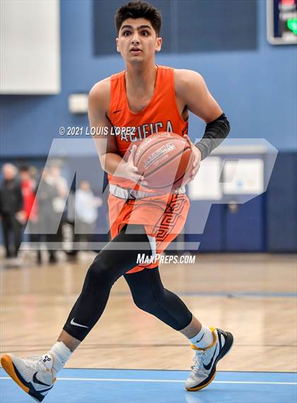 Thumbnail 1 in Pacifica Christian/Orange County vs. Etiwanda (CDM Beach Bash Tournament) photogallery.