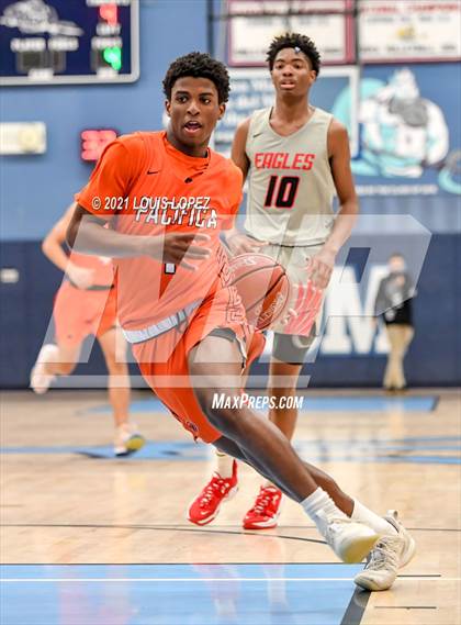 Thumbnail 2 in Pacifica Christian/Orange County vs. Etiwanda (CDM Beach Bash Tournament) photogallery.