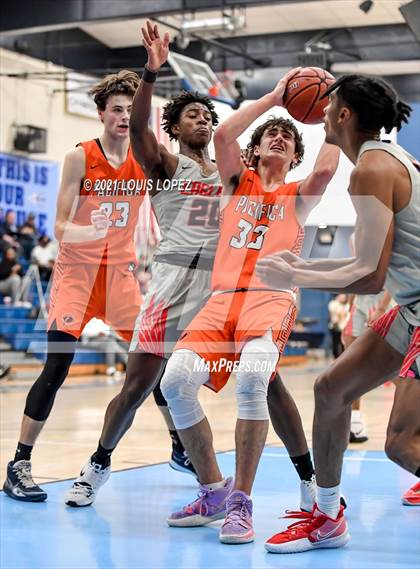 Thumbnail 3 in Pacifica Christian/Orange County vs. Etiwanda (CDM Beach Bash Tournament) photogallery.