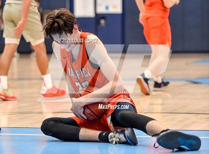 Thumbnail 2 in Pacifica Christian/Orange County vs. Etiwanda (CDM Beach Bash Tournament) photogallery.
