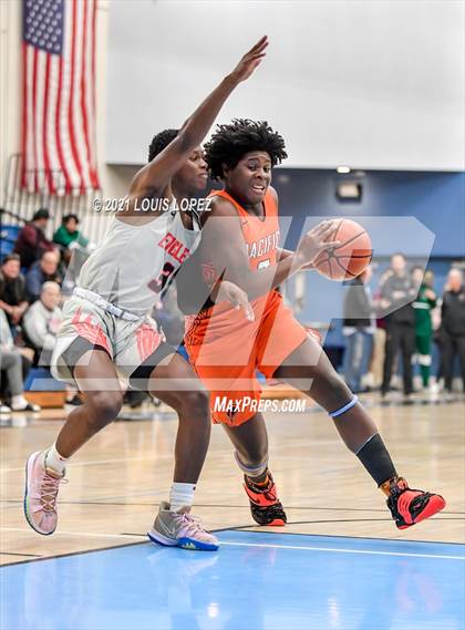 Thumbnail 2 in Pacifica Christian/Orange County vs. Etiwanda (CDM Beach Bash Tournament) photogallery.