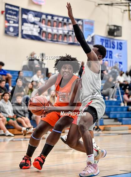 Thumbnail 2 in Pacifica Christian/Orange County vs. Etiwanda (CDM Beach Bash Tournament) photogallery.