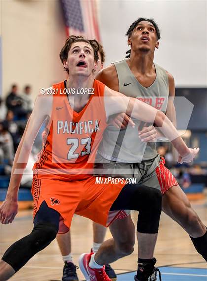 Thumbnail 1 in Pacifica Christian/Orange County vs. Etiwanda (CDM Beach Bash Tournament) photogallery.