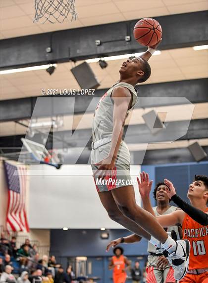 Thumbnail 2 in Pacifica Christian/Orange County vs. Etiwanda (CDM Beach Bash Tournament) photogallery.