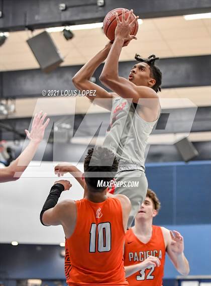 Thumbnail 1 in Pacifica Christian/Orange County vs. Etiwanda (CDM Beach Bash Tournament) photogallery.