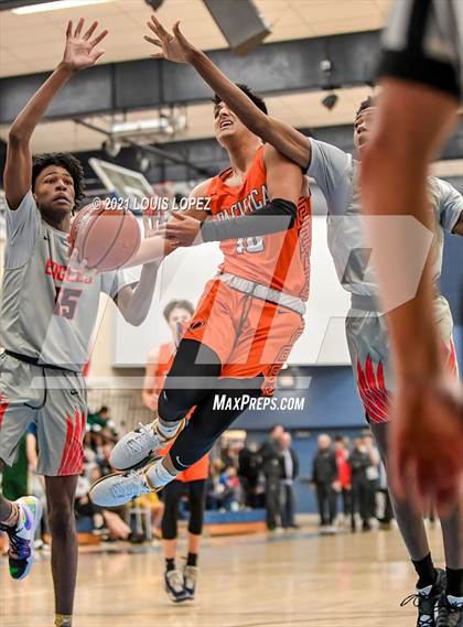 Thumbnail 2 in Pacifica Christian/Orange County vs. Etiwanda (CDM Beach Bash Tournament) photogallery.