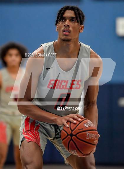 Thumbnail 2 in Pacifica Christian/Orange County vs. Etiwanda (CDM Beach Bash Tournament) photogallery.