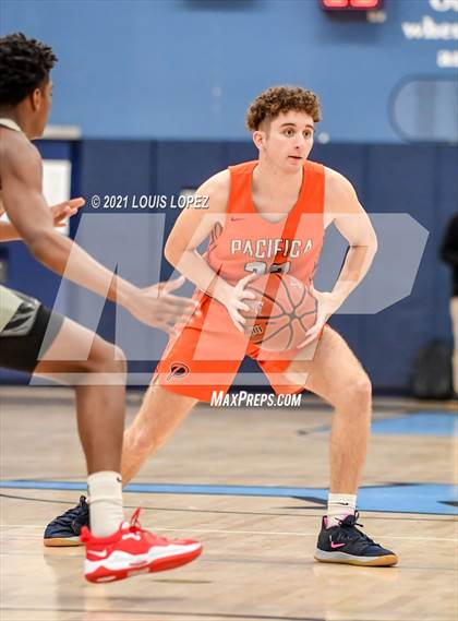 Thumbnail 1 in Pacifica Christian/Orange County vs. Etiwanda (CDM Beach Bash Tournament) photogallery.