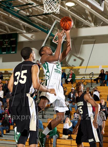 Thumbnail 2 in Holy Trinity vs. St. Anthony's (CHSAA Semifinal) photogallery.