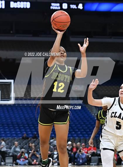 Thumbnail 1 in Clark vs Desoto (UIL 6A State Semifinal) photogallery.