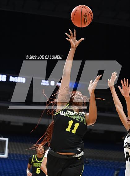 Thumbnail 1 in Clark vs Desoto (UIL 6A State Semifinal) photogallery.