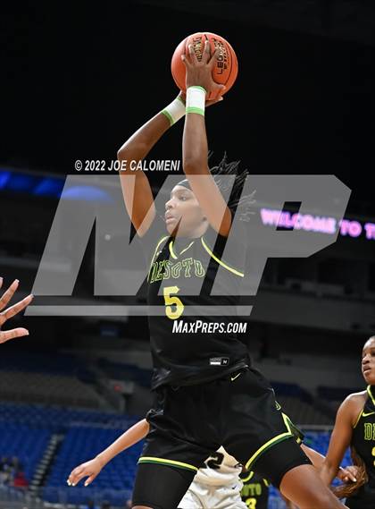 Thumbnail 3 in Clark vs Desoto (UIL 6A State Semifinal) photogallery.