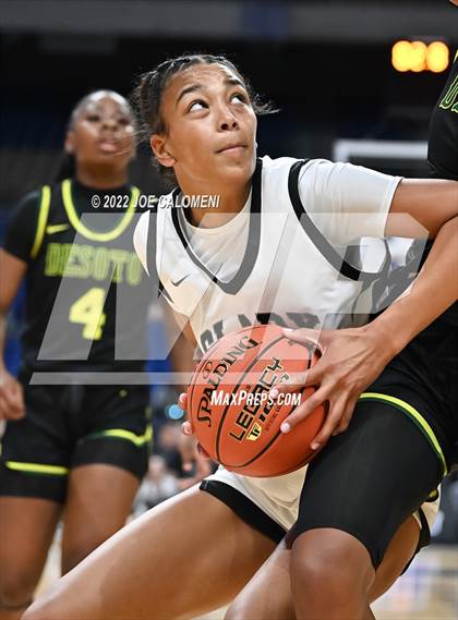 Thumbnail 3 in Clark vs Desoto (UIL 6A State Semifinal) photogallery.