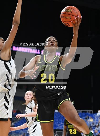Thumbnail 2 in Clark vs Desoto (UIL 6A State Semifinal) photogallery.