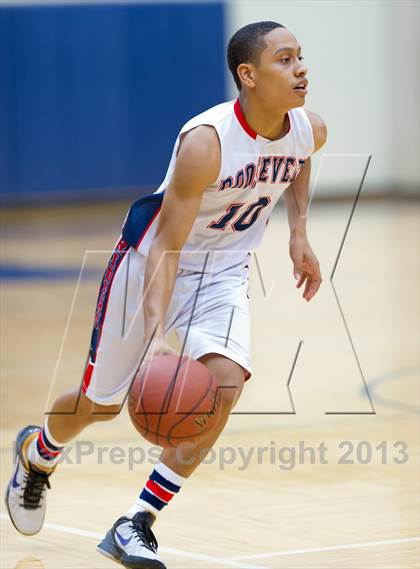 Thumbnail 3 in Smithson Valley vs. Roosevelt (NISD Boys Basketball Tournament) photogallery.