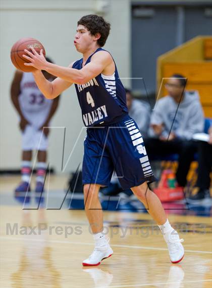 Thumbnail 3 in Smithson Valley vs. Roosevelt (NISD Boys Basketball Tournament) photogallery.