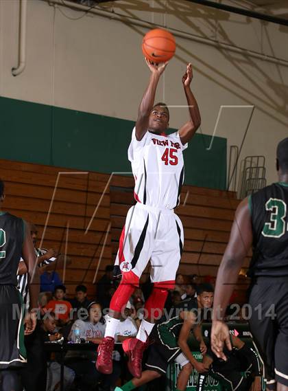 Thumbnail 3 in Narbonne vs. View Park (Paul Pierce Classic)  photogallery.