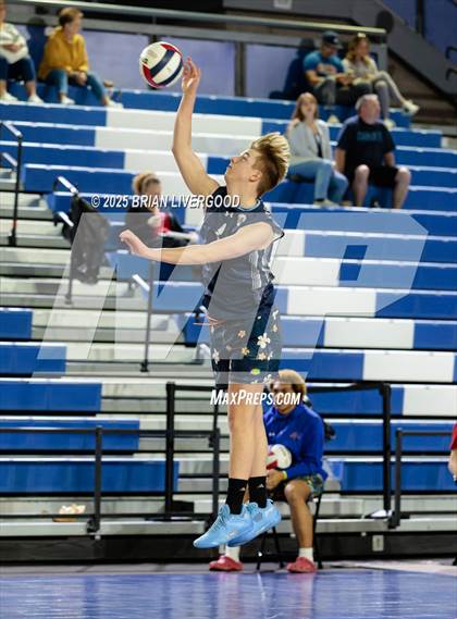 Thumbnail 3 in Littleton Public Schools vs. Niwot (CHSAA 5A Round 1) photogallery.