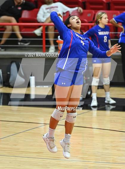 Thumbnail 2 in Ellison vs. Midway (6A Bi-District) photogallery.