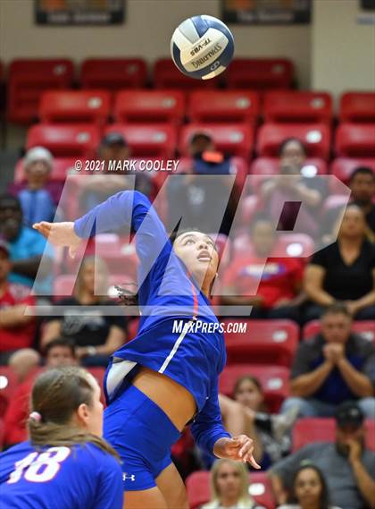 Thumbnail 3 in Ellison vs. Midway (6A Bi-District) photogallery.