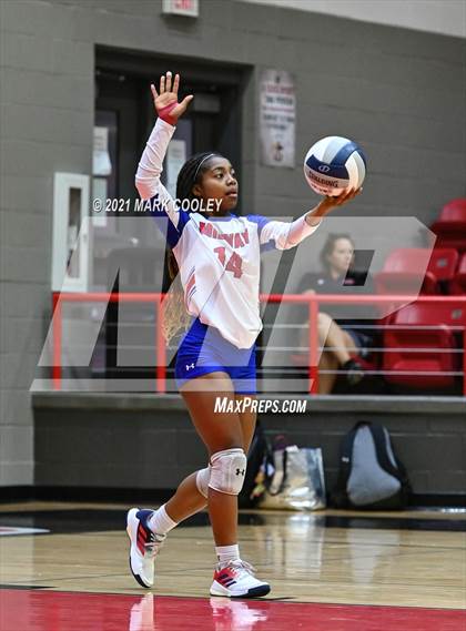 Thumbnail 2 in Ellison vs. Midway (6A Bi-District) photogallery.