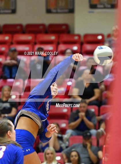 Thumbnail 2 in Ellison vs. Midway (6A Bi-District) photogallery.