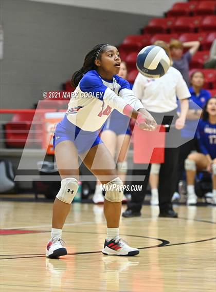 Thumbnail 1 in Ellison vs. Midway (6A Bi-District) photogallery.