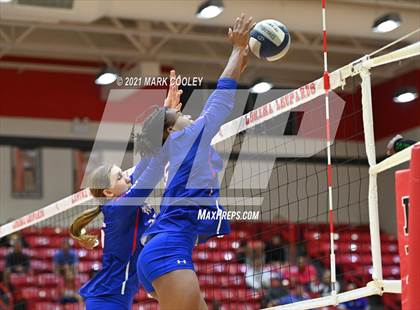 Thumbnail 2 in Ellison vs. Midway (6A Bi-District) photogallery.