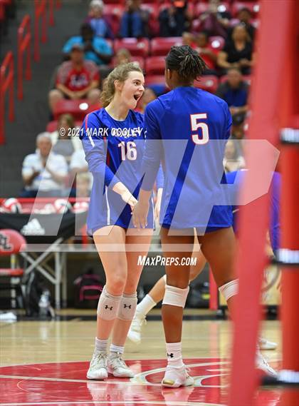 Thumbnail 1 in Ellison vs. Midway (6A Bi-District) photogallery.
