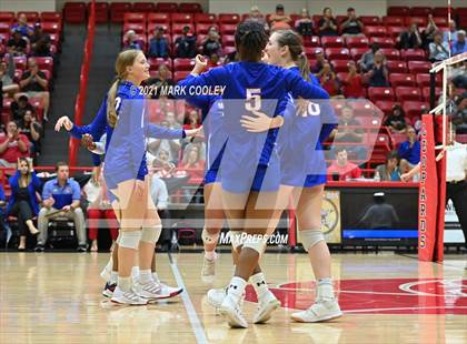 Thumbnail 3 in Ellison vs. Midway (6A Bi-District) photogallery.