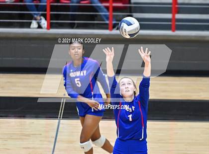 Thumbnail 2 in Ellison vs. Midway (6A Bi-District) photogallery.