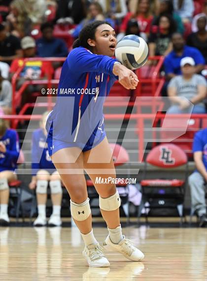 Thumbnail 3 in Ellison vs. Midway (6A Bi-District) photogallery.