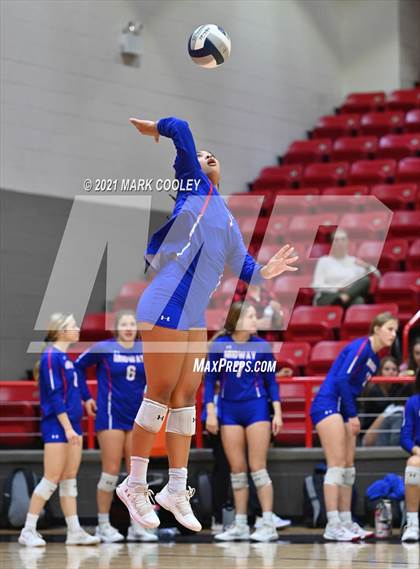 Thumbnail 2 in Ellison vs. Midway (6A Bi-District) photogallery.