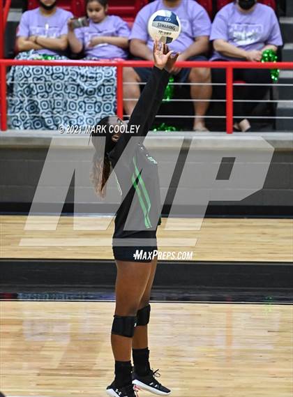 Thumbnail 2 in Ellison vs. Midway (6A Bi-District) photogallery.