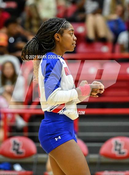 Thumbnail 3 in Ellison vs. Midway (6A Bi-District) photogallery.