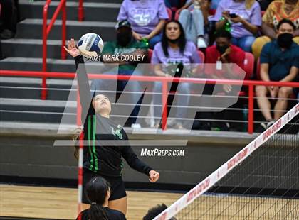 Thumbnail 2 in Ellison vs. Midway (6A Bi-District) photogallery.