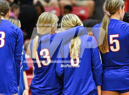 Thumbnail 3 in Ellison vs. Midway (6A Bi-District) photogallery.